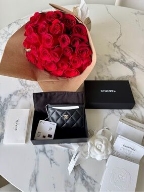 CHANEL Black Quilted Leather Card Holder with Gold CC